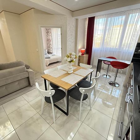 צ'יסינאו Cozy Two Bedroom Large Apartment מראה חיצוני תמונה