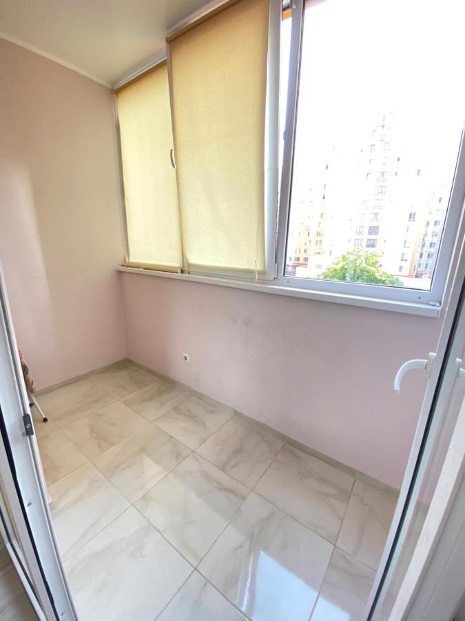 צ'יסינאו Cozy Two Bedroom Large Apartment מראה חיצוני תמונה