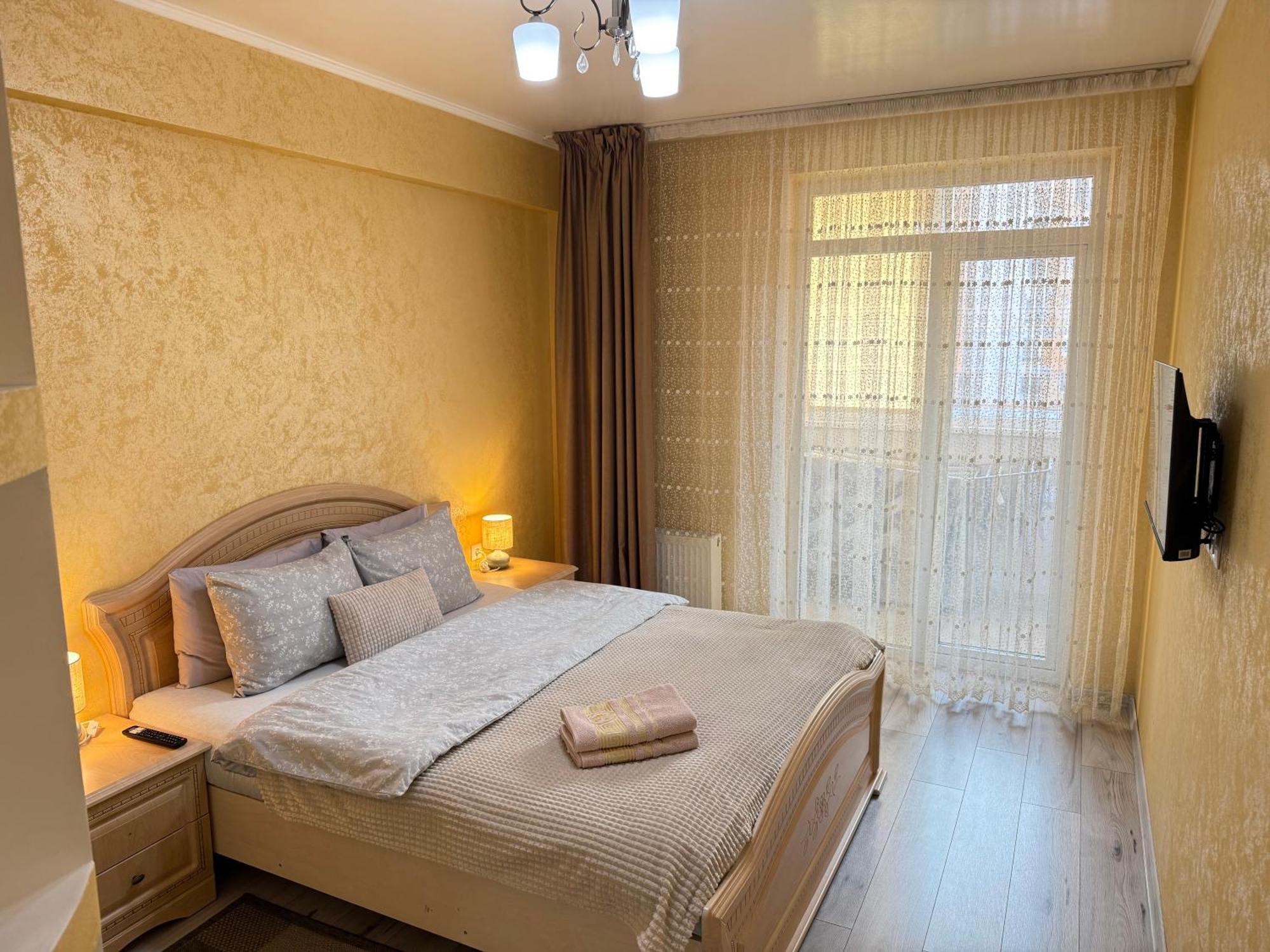 צ'יסינאו Cozy Two Bedroom Large Apartment מראה חיצוני תמונה