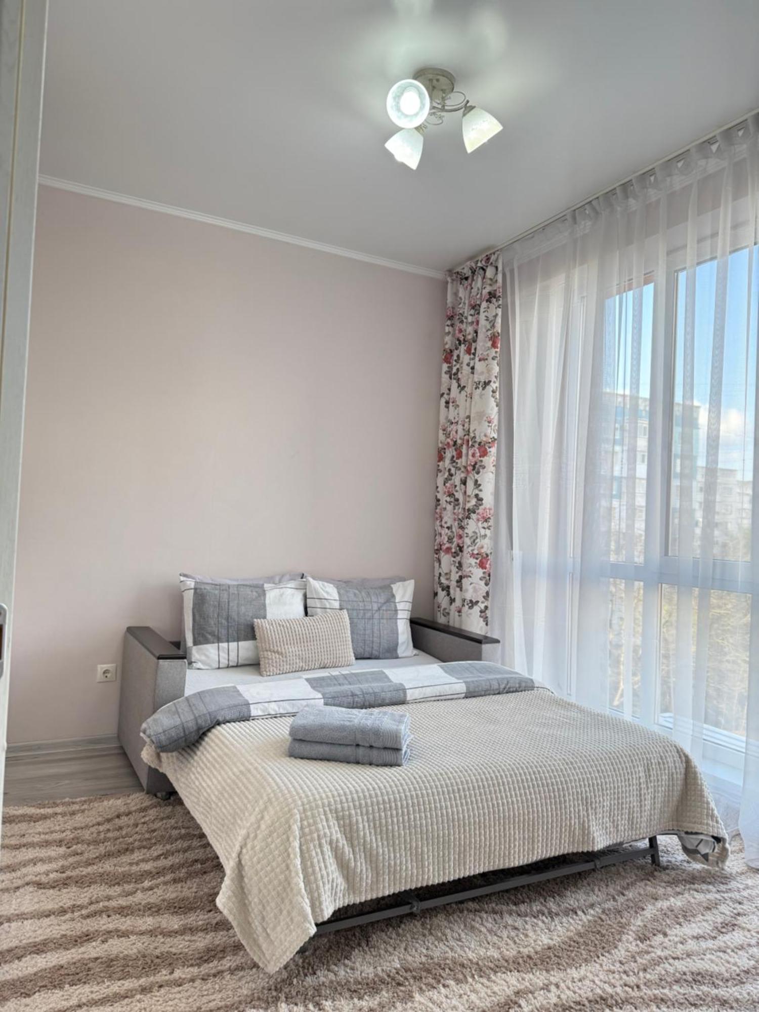 צ'יסינאו Cozy Two Bedroom Large Apartment מראה חיצוני תמונה